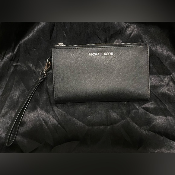 Michael Kors Adele Leather Smartphone Wallet - Picture 3 of 8